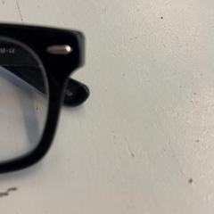 Brýle, jak nahlášeno Supersized Kingsday pomocí iLost