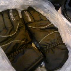 Handschoenen, zoals gemeld door SnowWorld Landgraaf met iLost