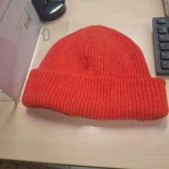 Keps laine rouge, rapporterat av IKEA Grenoble med iLost