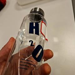 Waterfles, como reportado por Vrije Universiteit Amsterdam utilizando o iLost