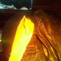 Black female bershka jacket, fur inside, come riportato da The End Karaoke Groningen utilizzando iLost