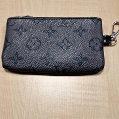 Beursje met pasjes Grijs op naam van Chamlal, as reported by Gemeente Roermond using iLost