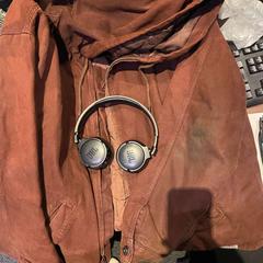 Dzseki & Bluetooth szabványú fejhallgató JBL zwart headset, amint azt Haven Hotel Rotterdam az iLost segítségével jelentette.