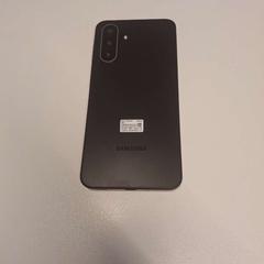 İLost kullanarak Regio West-Vlaanderen tarafından bildirildiği gibi Akıllı telefon zwart Samsung