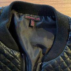 재킷, iLost를 사용하여 BANKS Antwerp에 보고됨