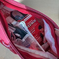 Toilettas roze en rood, rapporterat av Haven Hotel Rotterdam med iLost