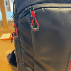Mochila, segundo informou Designer Outlet Roermond usando iLost