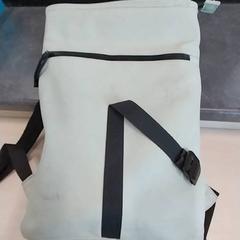 Rugtas beige- groen, amint azt Arriva Limburg Zuid az iLost segítségével jelentette.