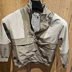 İLost kullanarak Van der Valk Hotel Apeldoorn - De Cantharel tarafından bildirildiği gibi Çocuk ceketi