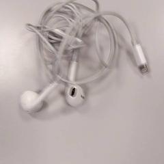 Oortjes met draad Wit がiLostで Vrije Universiteit Amsterdam によって報告されました