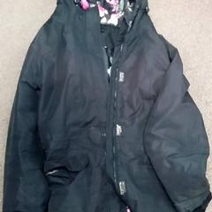 Jacket Zwart met bloemenbinnenkant, as reported by Burgers' Zoo using iLost