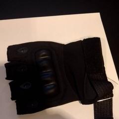 Gant, a été signalé par TivoliVredenburg utilisant iLost