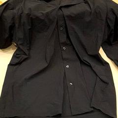 Camisa shirt navy blue, segons ha informat Van der Valk Hotel Schiphol mitjançant iLost