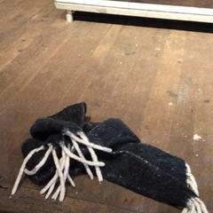 Sjal donkergrijs met wit, rapporterat av De Heeren van Aemstel med iLost