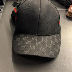 Cap Zwart Stof, as reported by Pathé Amsterdam Noord using iLost