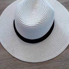 Kapelu, gisa salatu by EBS Tramplein iLost erabiliz