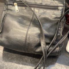 Bolsa, ha sido reportado por Rotterdam The Hague Airport con iLost