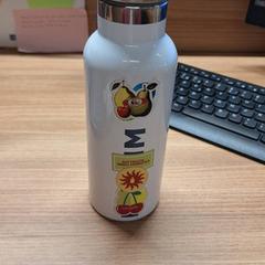 Drinking bottle // water bottle, a été signalé par Vrije Universiteit Brussel (VUB) utilisant iLost