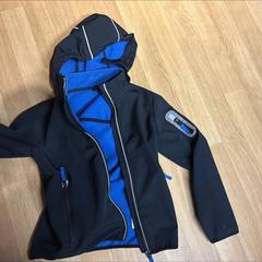 Casaco MODRO ČERNÁ, como reportado por IKEA Brno utilizando o iLost