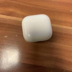 Tampão de ouvido Airpods, como reportado por Pathé Haarlem utilizando o iLost