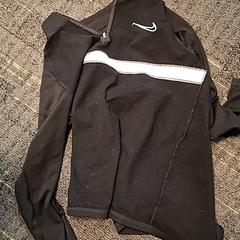 Hemd Zwart nike, como reportado por Connexxion Noord Holland Noord Hoorn utilizando o iLost