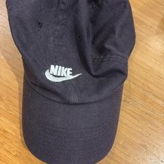 Baseball cap, as reported by Amsterdam ID Aparthotel using iLost