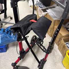 Walker zwart met rood, as reported by VITAZ campus Sint-Niklaas using iLost