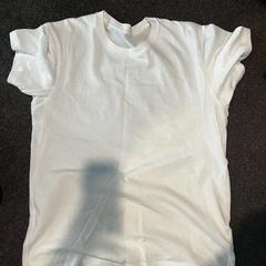 Camisa 2x white T-shirts, segons ha informat Leonardo Hotel Amsterdam Rembrandtpark mitjançant iLost