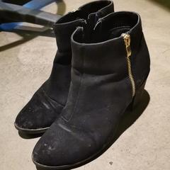 Shoe Black, som rapportert av MEININGER Hotel Berlin East Side Gallary ved bruk av iLost