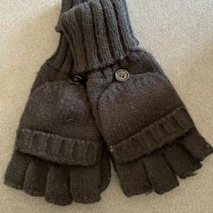 Rękawiczki Schwarz, zgłoszono przez Schönbrunn "Group Center" przy użyciu iLost