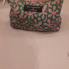 Toaletná taška Roze /groen, ako bolo nahlásené Van der Valk Hotel Schiphol pomocou iLost