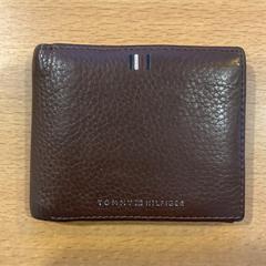 Cartera Lawlor j, segons ha informat Gemeente Amsterdam - Bureau Gevonden Voorwerpen mitjançant iLost