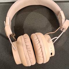 Auscultadores Zandkleur, como reportado por Breng Nijmegen utilizando o iLost