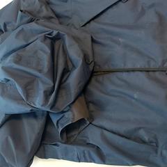 Kleding - Regenjas donkerblauw, ha sido reportado por Centraal magazijn con iLost