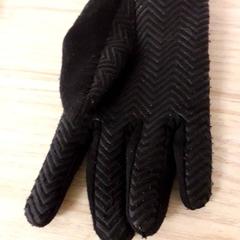 Gant Zwart met anti slip, a été signalé par IKEA Breda utilisant iLost