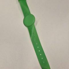Bracelet Fel groen polsbandje, as reported by Universiteitsbibliotheek Universiteitskwartier using iLost