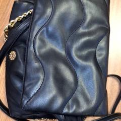 かばん Rosa がiLostで Qbuzz DMG によって報告されました