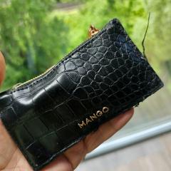 Zwart Wallet van Fawzia, som rapporterats till iLost
