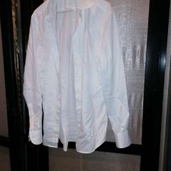 Skjorte white, som rapportert av The Dominican ved bruk av iLost