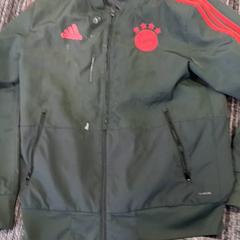 재킷 Adidas, iLost를 사용하여 Arriva Vechtdallijnen에 보고됨