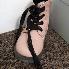 Schoen Beige, zoals gemeld door DierenPark Amersfoort met iLost