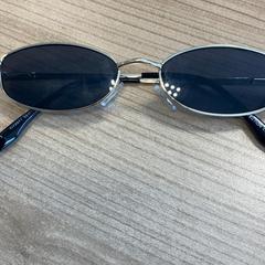 Gafas de sol, segundo informou Pathé Zwolle usando iLost