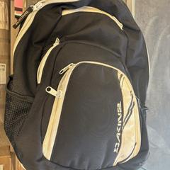 バックパック Dakine がiLostで Centraal magazijn によって報告されました