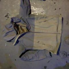 Vêtements & Veste Groen/grijs, a été signalé par Café Leentje utilisant iLost