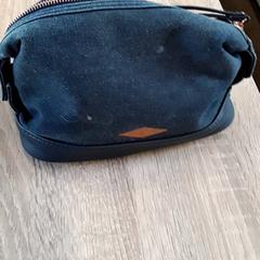 Necessär Blauw, rapporterat av EBS Tramplein med iLost