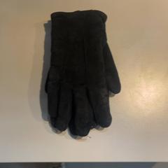 Rukavice, jak nahlášeno Padualaan 101 pomocí iLost