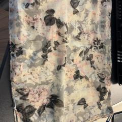 Šátek Stof Bloemenpatroon, jak nahlášeno Pathé Amsterdam Noord pomocí iLost