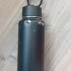 Vattenflaska, rapporterat av Madurodam med iLost