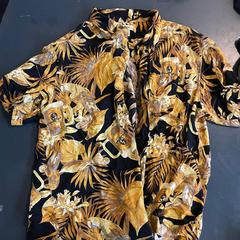 Shirt, jak nahlášeno Awakenings Easter Gashouder pomocí iLost