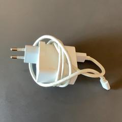 الشاحن White type-C Charger، كما تم الإبلاغ عنه بواسطة MEININGER Hotel München City Center عبر iLost